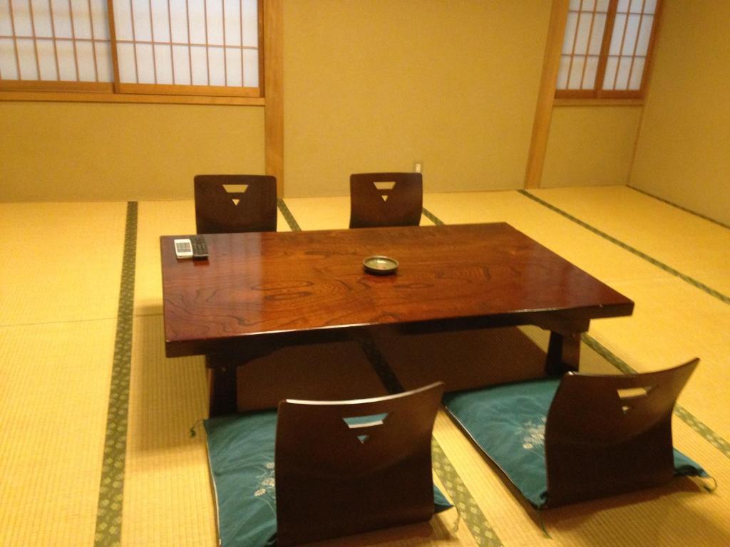 Chuokan Shimizuya Ryokan Nagano Szoba fotó